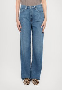 Джинсы Джинсы