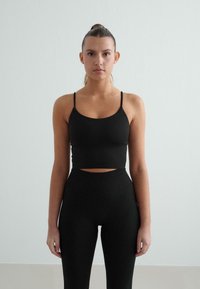 Спортивный бюстгальтер Спортивный бюстгальтер