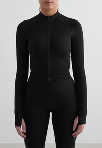 Спортивная куртка Спортивная куртка