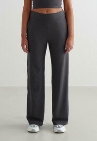 Спортивные штаны Спортивные штаны