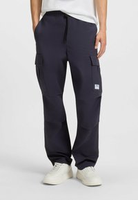 Брюки с накладными карманами Брюки с накладными карманами