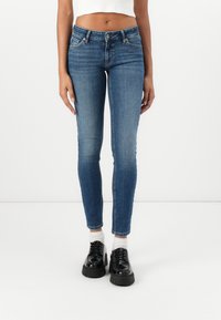 Джинсы Джинсы