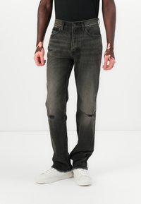 Прямые джинсы Прямые джинсы