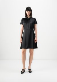 Короткое платье Короткое платье