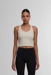 Спортивный топ Спортивный топ