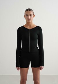 Спортивная куртка Спортивная куртка