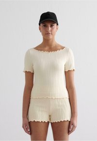 Спортивный топ Спортивный топ