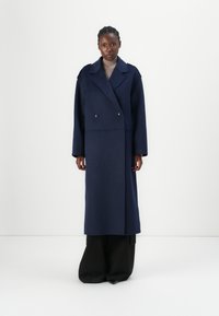 Шерстяное пальто Шерстяное пальто