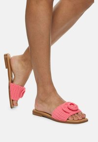 Шлепанцы Шлепанцы