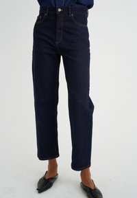 Короткие джинсы Короткие джинсы