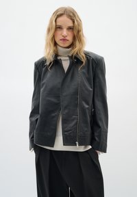 Кожаная куртка Кожаная куртка