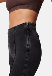 Узкие джинсы Узкие джинсы