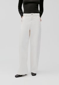 Джинсы Джинсы