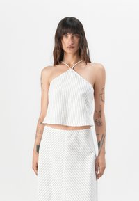 Топ на бретельках Топ на бретельках