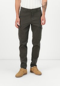 Брюки с накладными карманами Брюки с накладными карманами