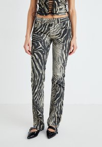 Джинсы Джинсы