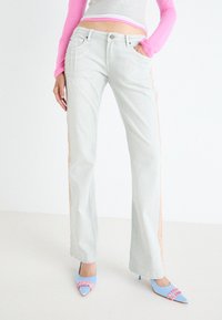 Джинсы Джинсы