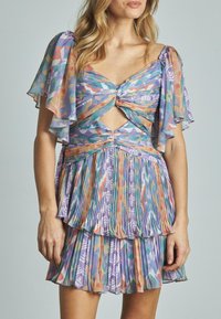 Короткое платье Короткое платье