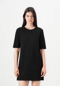 Короткое платье Короткое платье