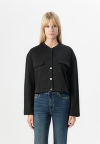 Блейзер с накладными карманами Блейзер с накладными карманами