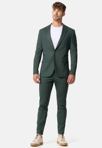 Костюм Костюм