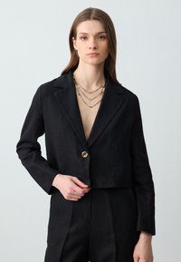 Короткий блейзер Короткий блейзер