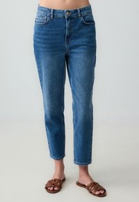 Короткие джинсы Короткие джинсы