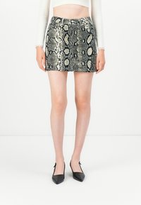 Юбка с накладными карманами Юбка с накладными карманами