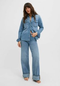 Джинсы Джинсы