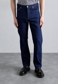 Прямые джинсы Прямые джинсы