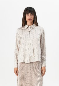 Атласная блузка Атласная блузка