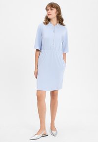 Короткое платье Короткое платье