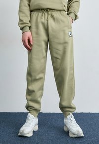 Спортивные штаны Спортивные штаны