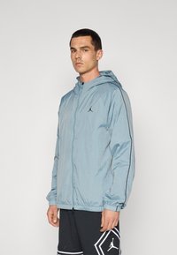 Спортивная куртка Спортивная куртка