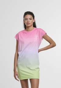 Короткое платье Короткое платье