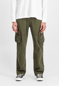 Брюки с накладными карманами Брюки с накладными карманами