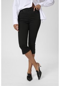 Короткие джинсы Короткие джинсы