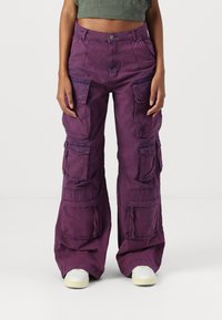 Брюки с накладными карманами Брюки с накладными карманами