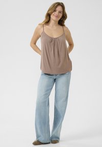 Топ на бретельках Топ на бретельках