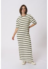 Вязаное платье Вязаное платье