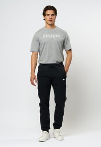 Спортивные штаны Спортивные штаны