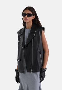 Жилет Жилет