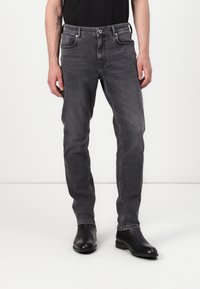 Прямые джинсы Прямые джинсы