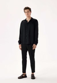 Сандалии Сандалии