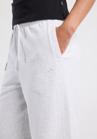 Спортивные штаны Спортивные штаны