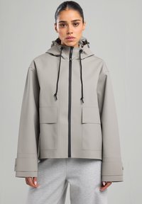 Куртка с накладнымит карманами Куртка с накладнымит карманами