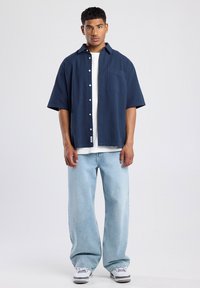 Рубашка с коротким рукавом Рубашка с коротким рукавом