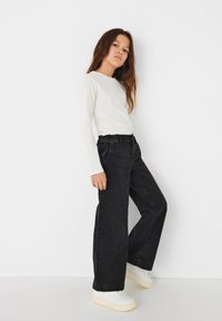 Джинсы Джинсы