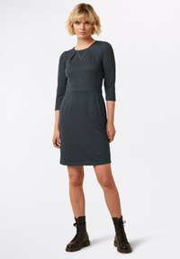 Короткое платье Короткое платье