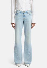 Клешеные джинсы Клешеные джинсы